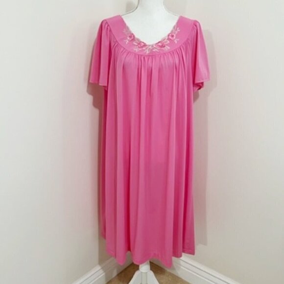 Shadowline Petals Short Sleeve Short Nightgown in Rosy Pink Size 1X NWT - Picture 2 of 7